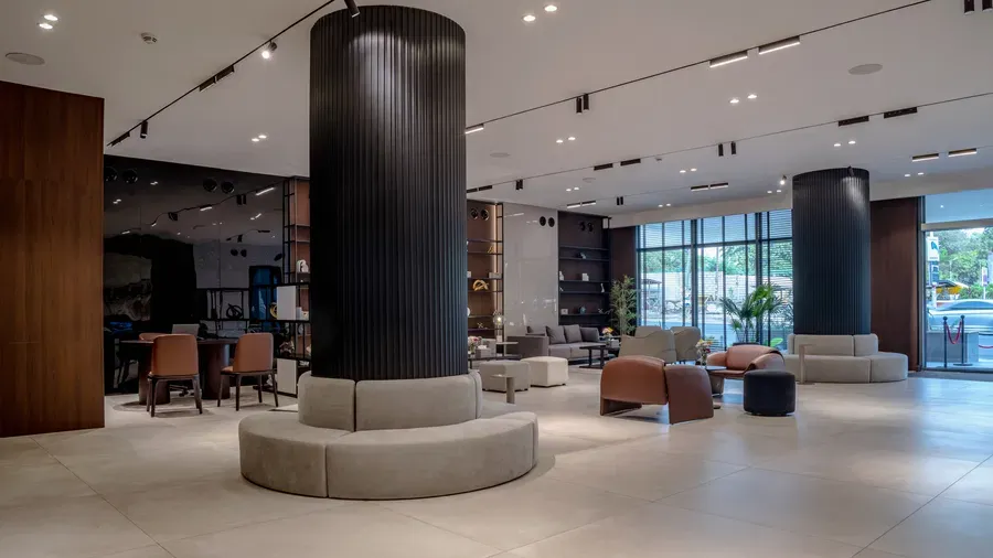 Lobby_View_Out_feec021b